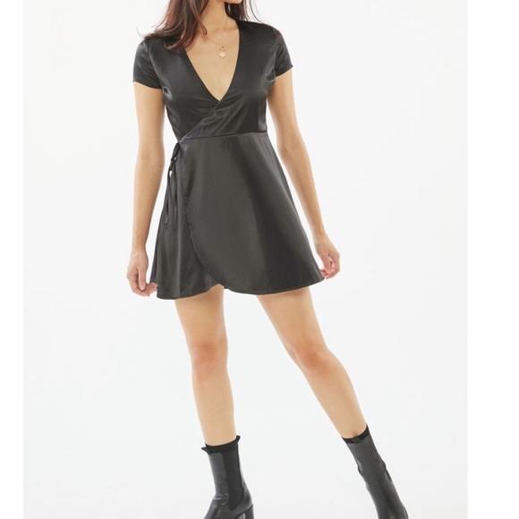 Tiger Mist See Clearly wrap dress - Picture 3 of 6